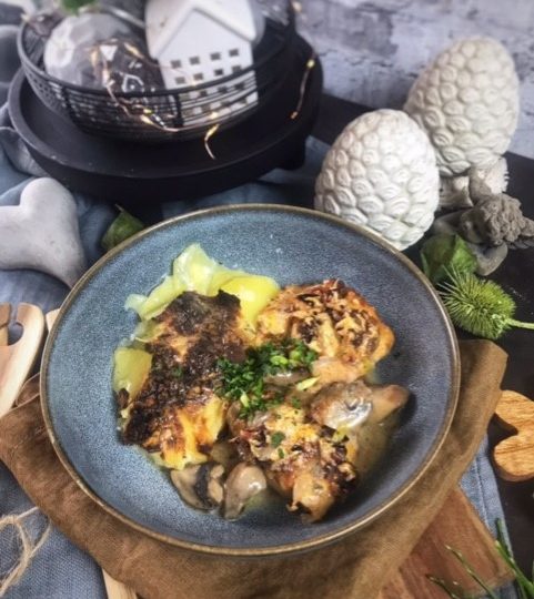 Überbackene Putenschnitzel mit Lauch und Champignons - Genusswerke