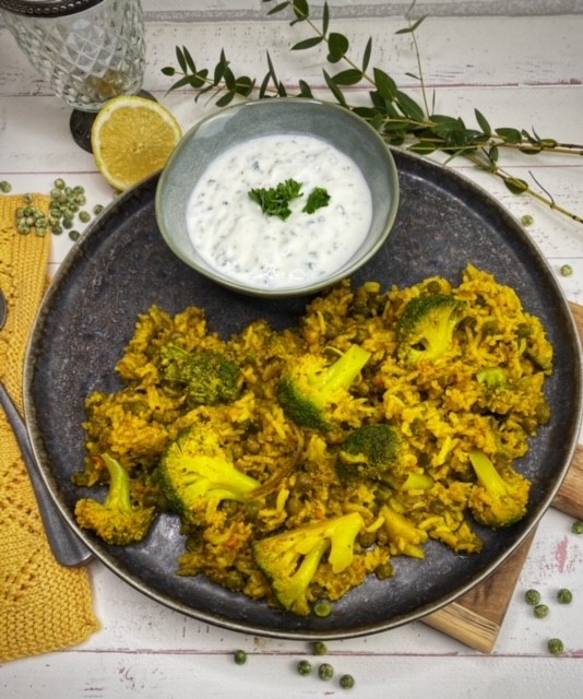 Vegetarisches Biryani mit Schmandcreme - Genusswerke