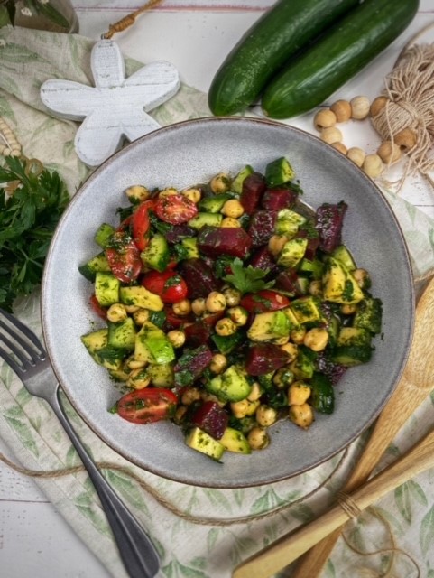 Salat mit roter Beete, Kichererbsen und Paprika - Genusswerke